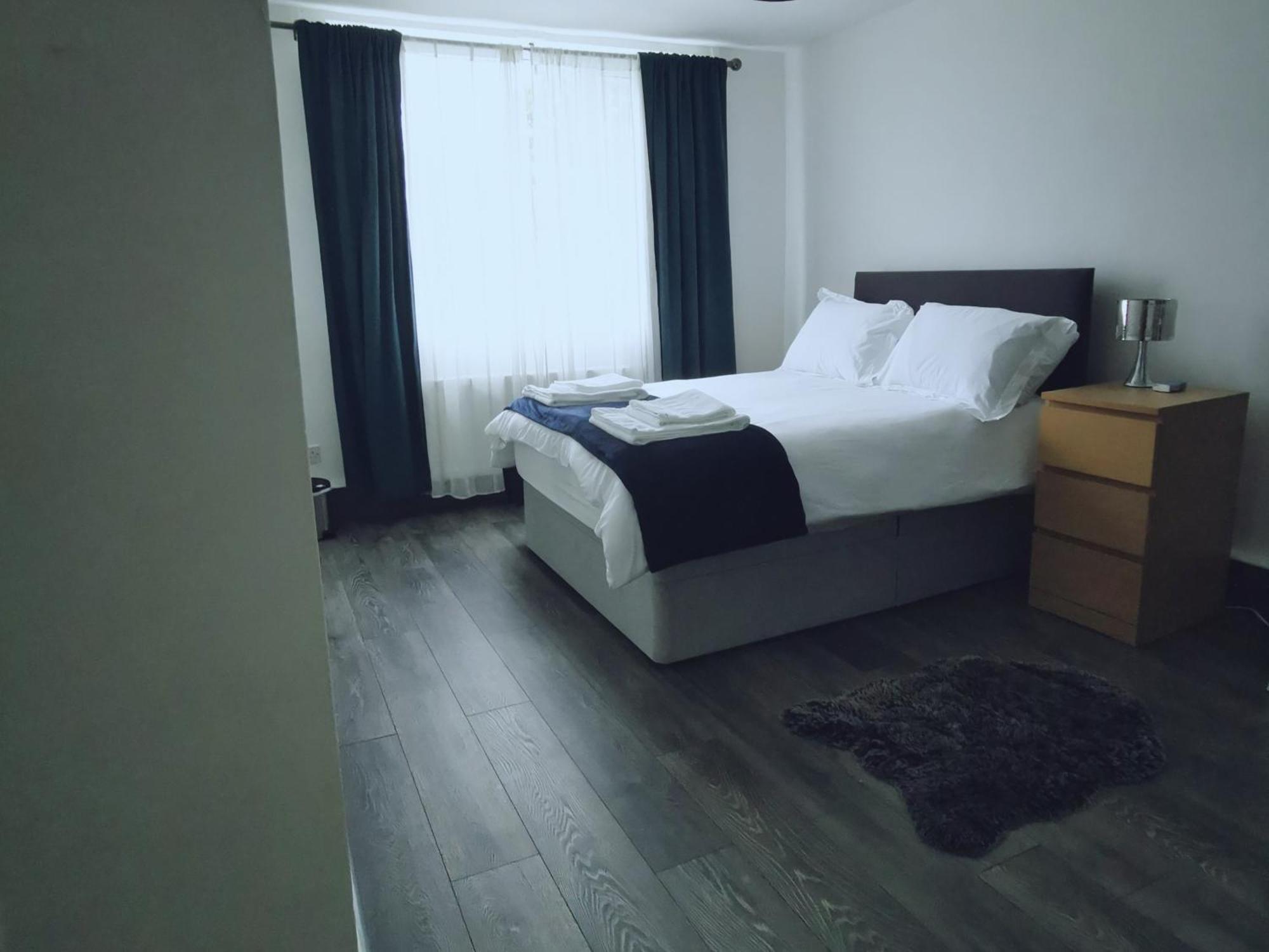 Entire 1 Bed Spacious Apartment, Private Balcony & Study Room Near City Whitehouse  エクステリア 写真