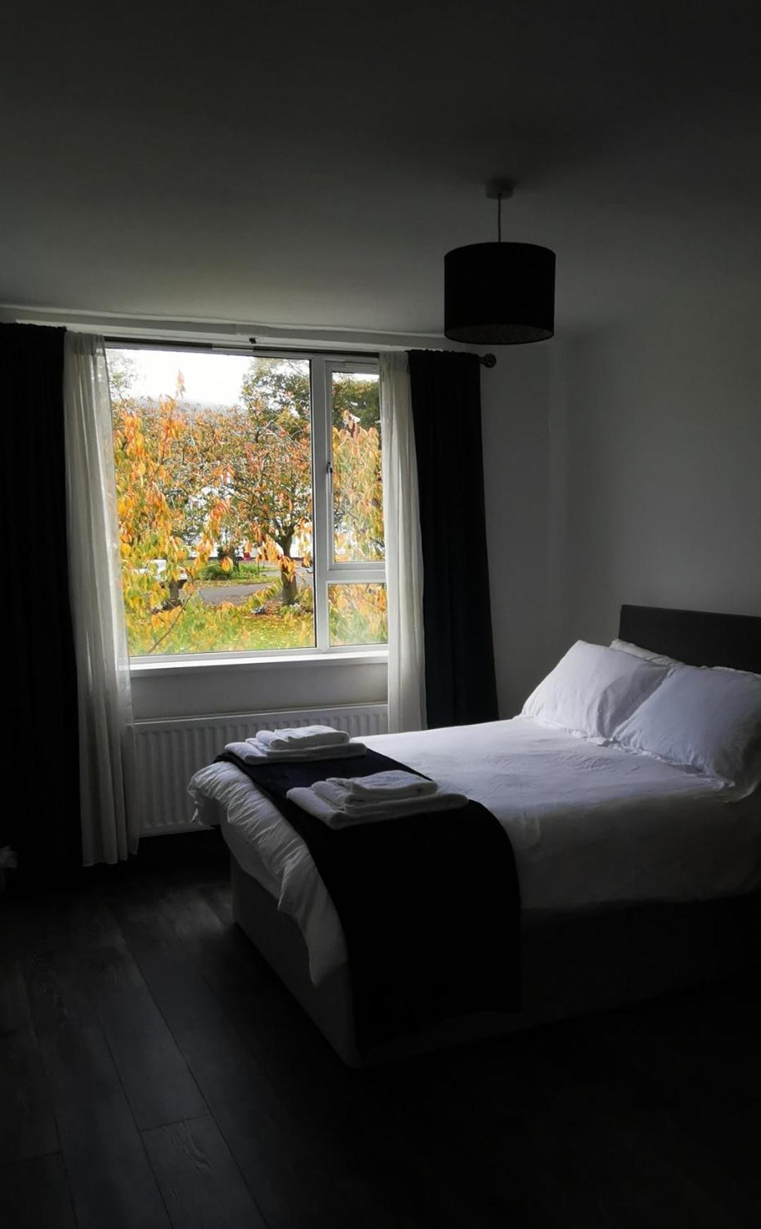 Entire 1 Bed Spacious Apartment, Private Balcony & Study Room Near City Whitehouse  エクステリア 写真