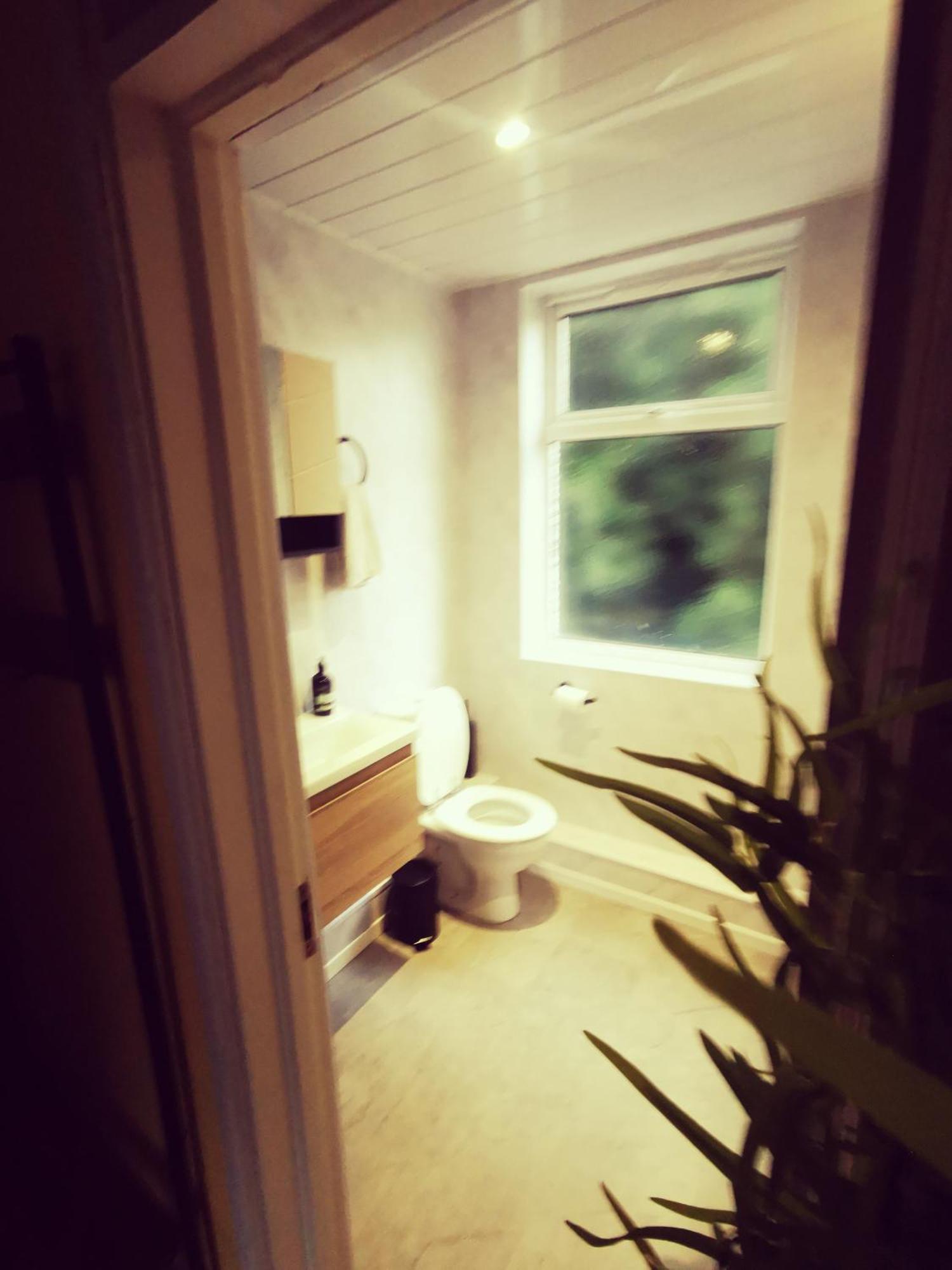 Entire 1 Bed Spacious Apartment, Private Balcony & Study Room Near City Whitehouse  エクステリア 写真